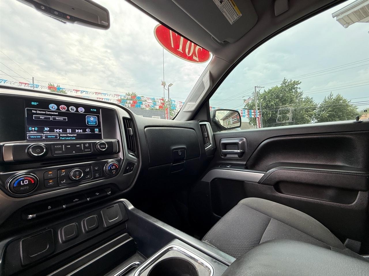 Chevrolet Silverado 1500 4WD Crew Cab 143.5" LT w/2LT 2017