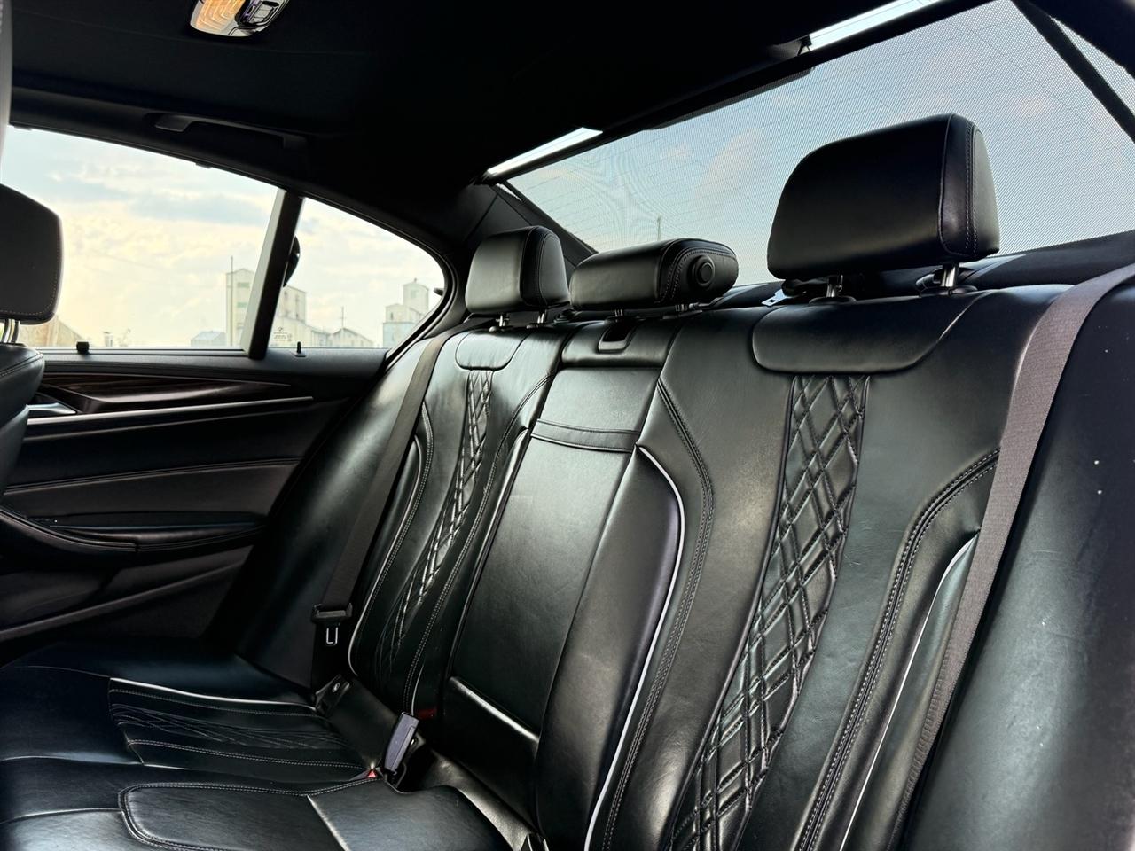 BMW 5 Series M550i xDrive Sedan 2020