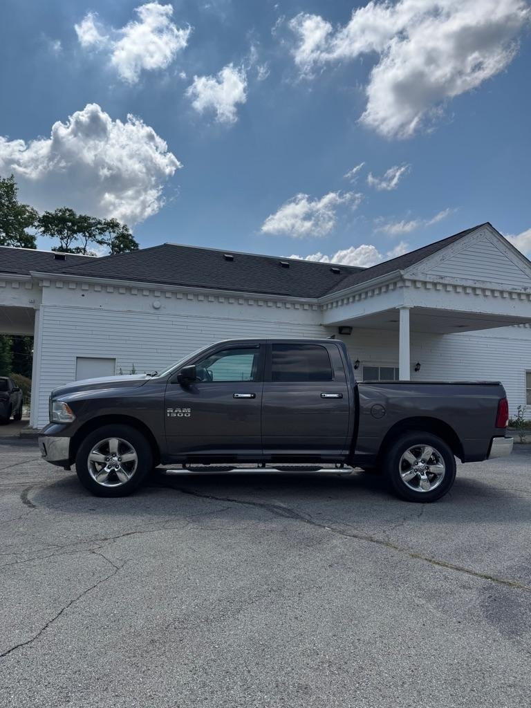 RAM 1500 SLT Crew Cab SWB 4WD 2016