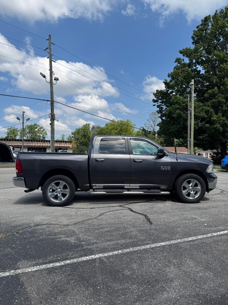RAM 1500 SLT Crew Cab SWB 4WD 2016