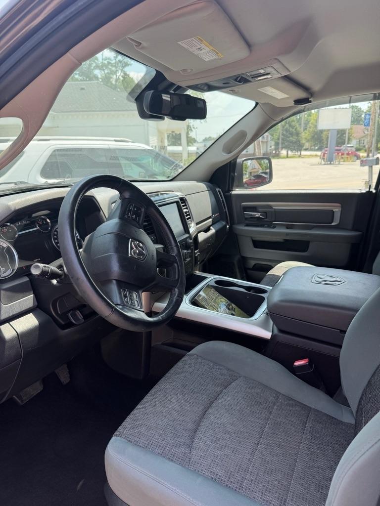 RAM 1500 SLT Crew Cab SWB 4WD 2016