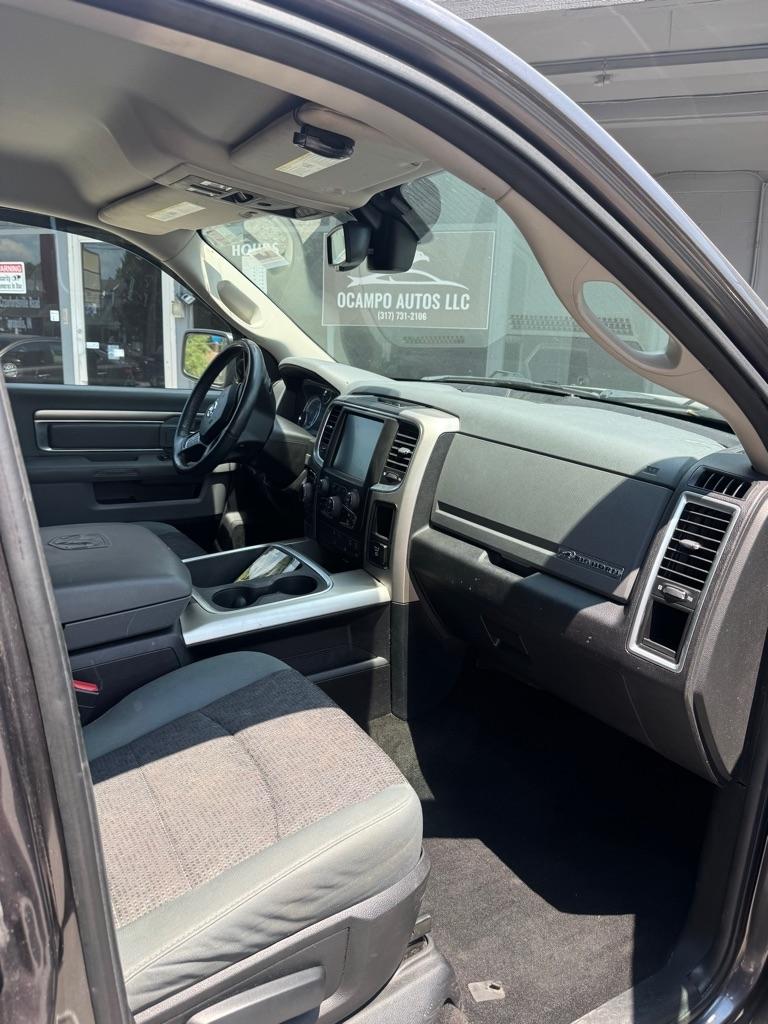 RAM 1500 SLT Crew Cab SWB 4WD 2016