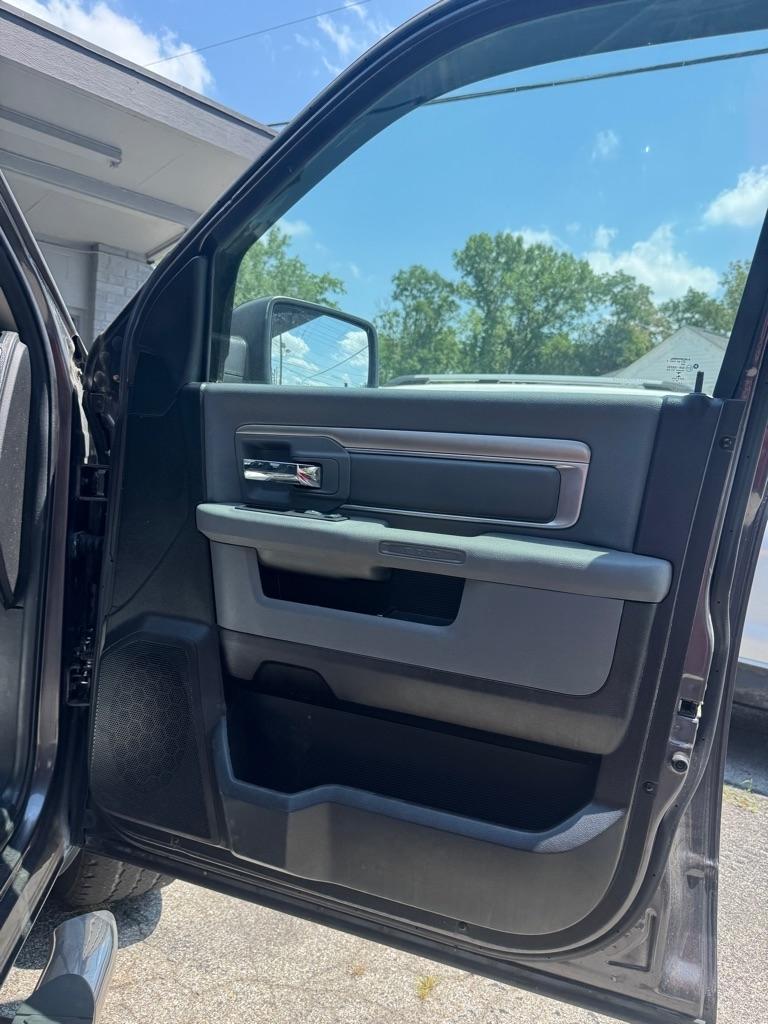 RAM 1500 SLT Crew Cab SWB 4WD 2016