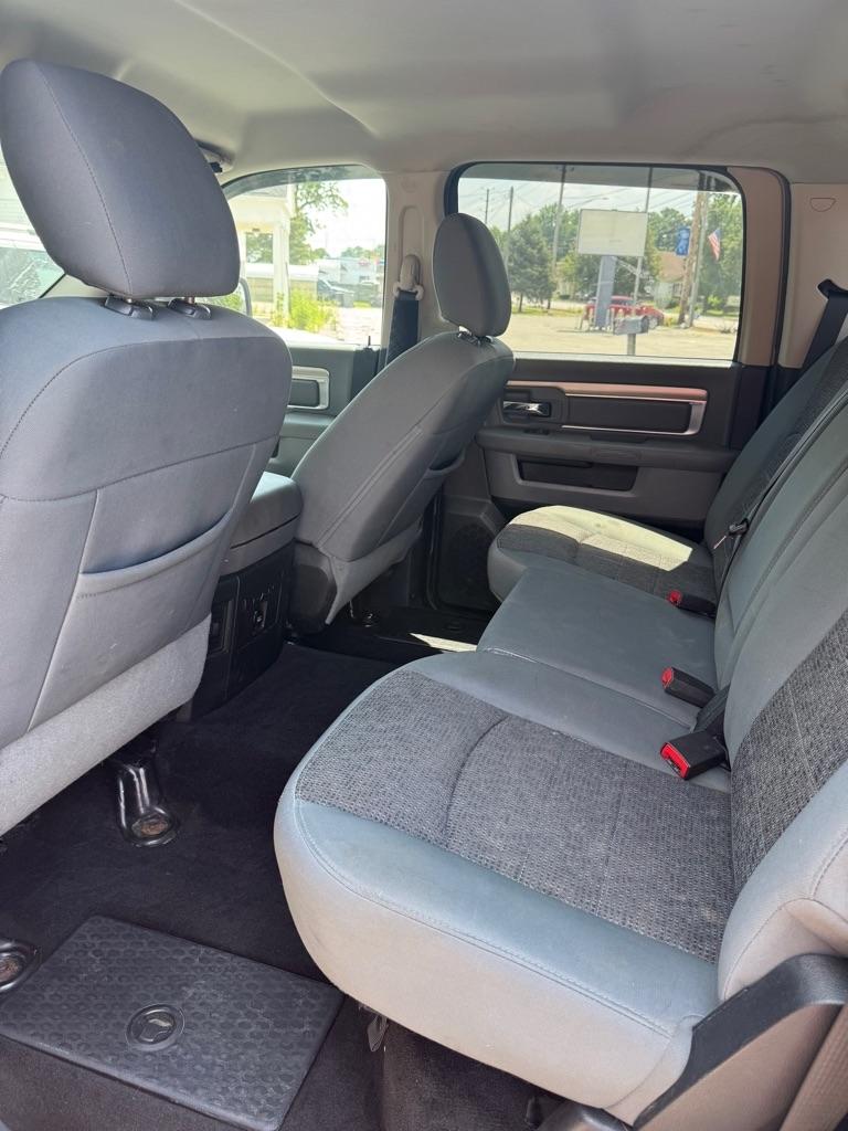 RAM 1500 SLT Crew Cab SWB 4WD 2016