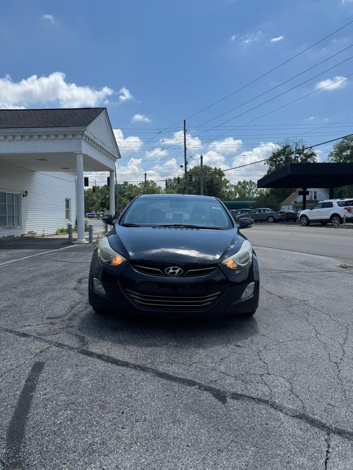 Hyundai Elantra  2012