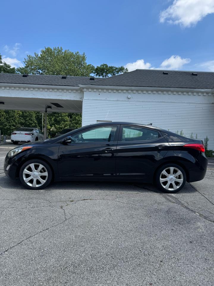 Hyundai Elantra  2012