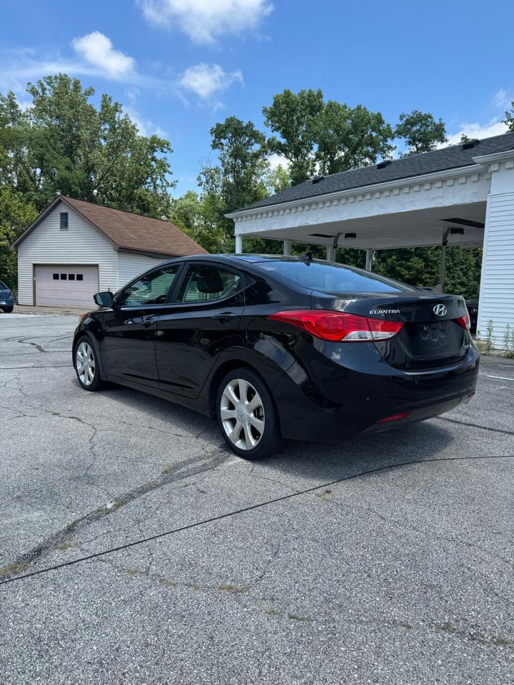 Hyundai Elantra  2012