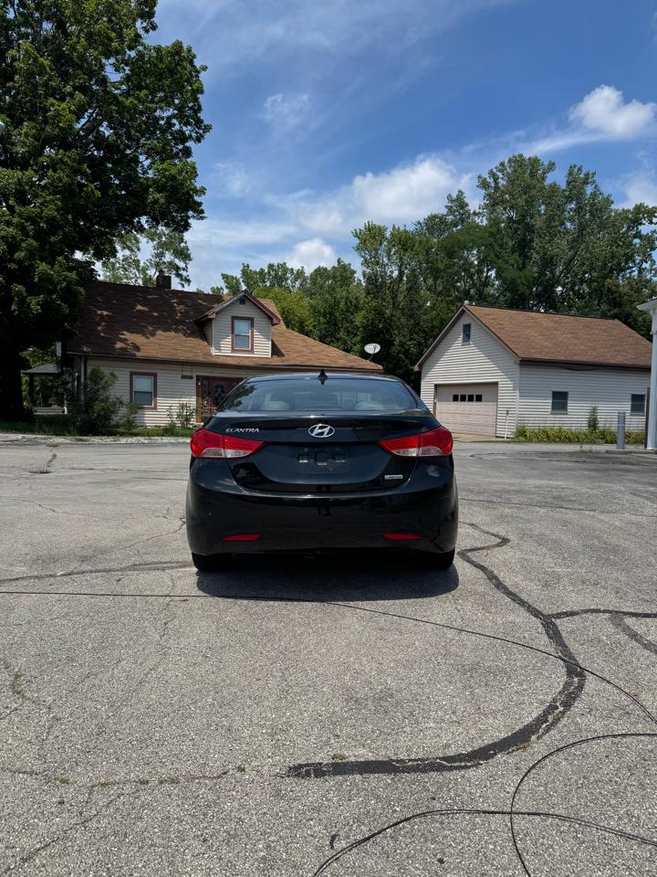 Hyundai Elantra  2012