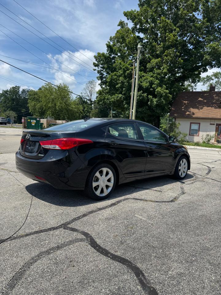 Hyundai Elantra  2012