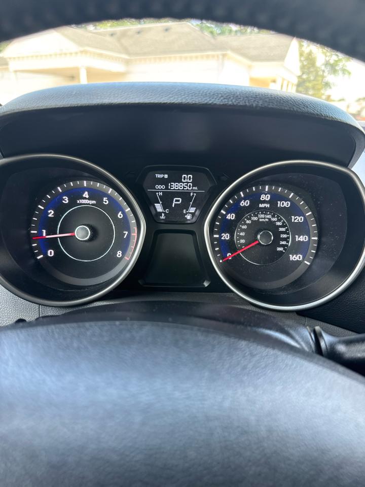 Hyundai Elantra  2012