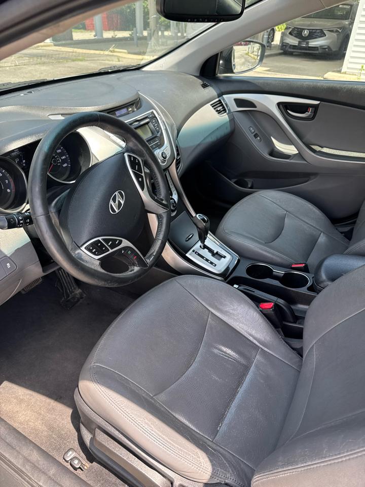 Hyundai Elantra  2012