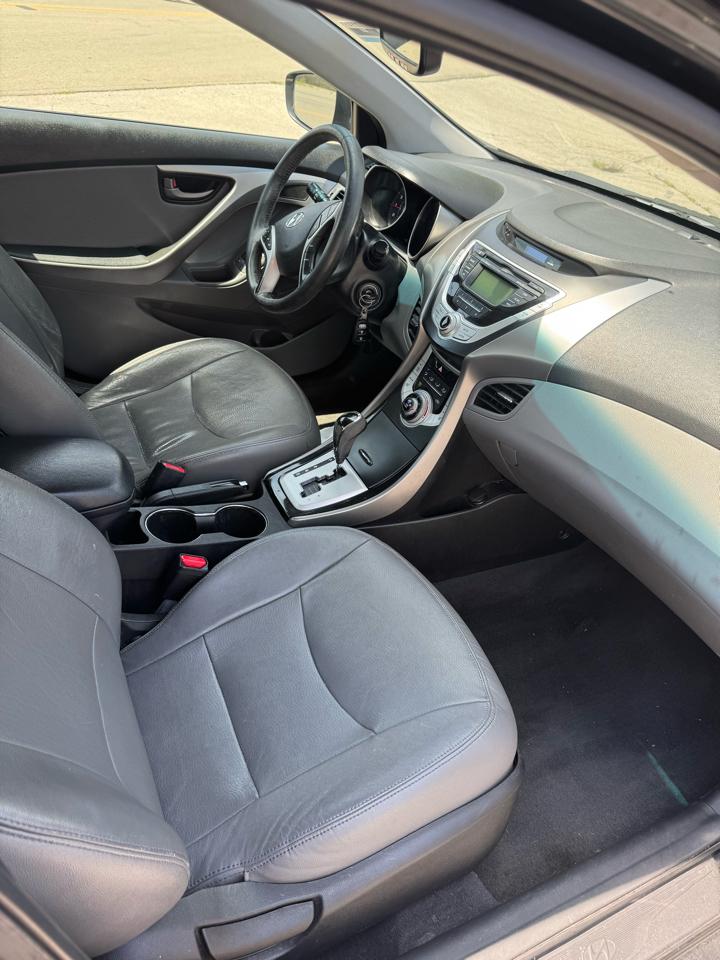 Hyundai Elantra  2012