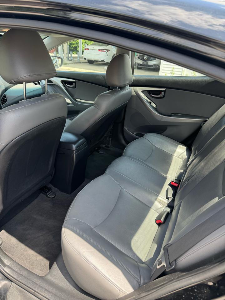 Hyundai Elantra  2012