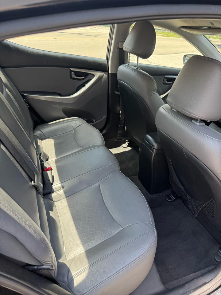 Hyundai Elantra  2012