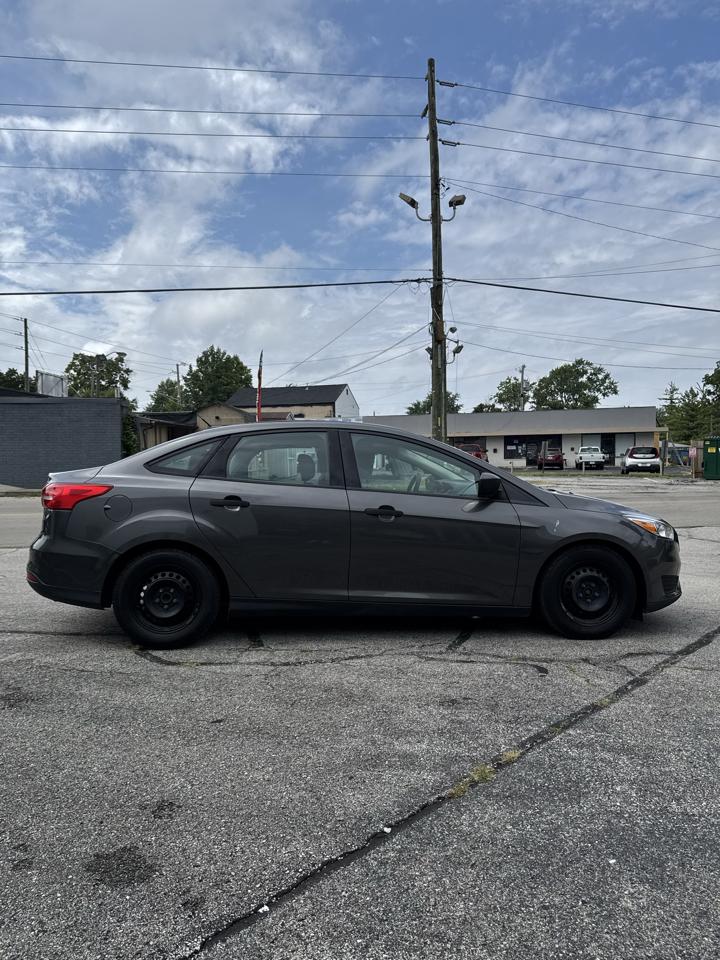 Ford Focus S Sedan 2016