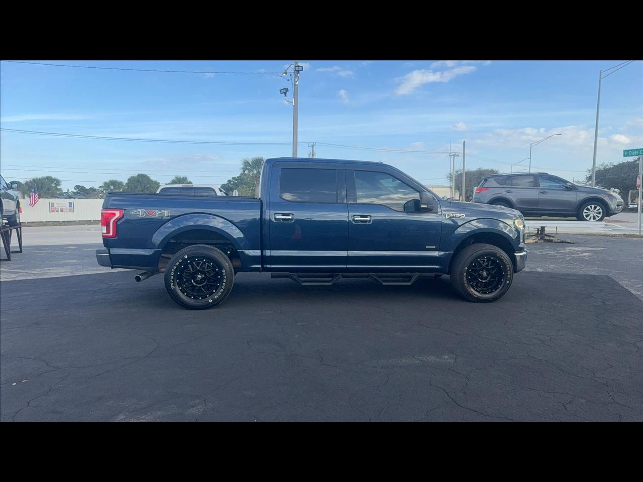 2015 Ford F-150 4WD SuperCrew 145" XLT