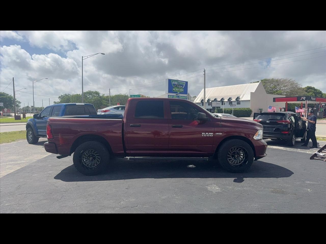 2018 RAM 1500 Express 4x2 Crew Cab 5'7" Box