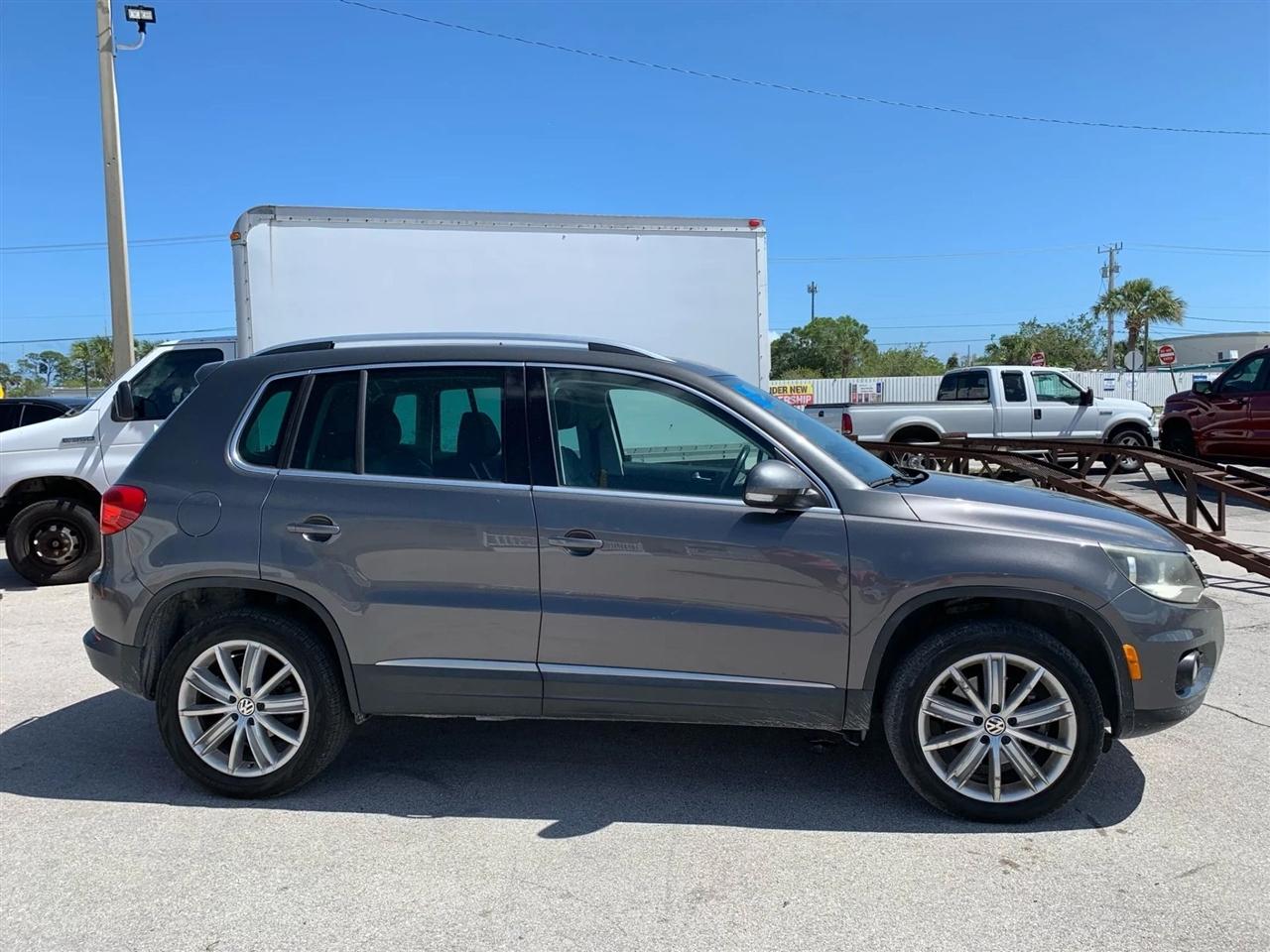 2014 Volkswagen Tiguan 4MOTION 4dr Auto S