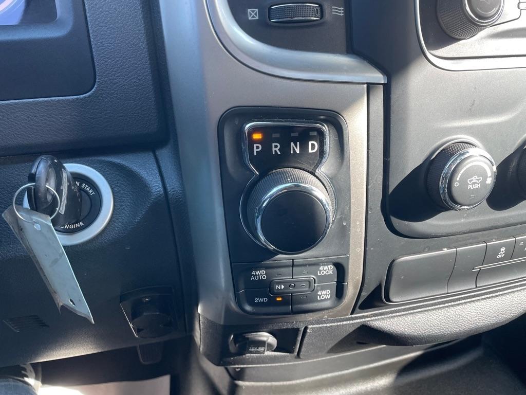 RAM 1500 SLT Quad Cab 4WD 2014