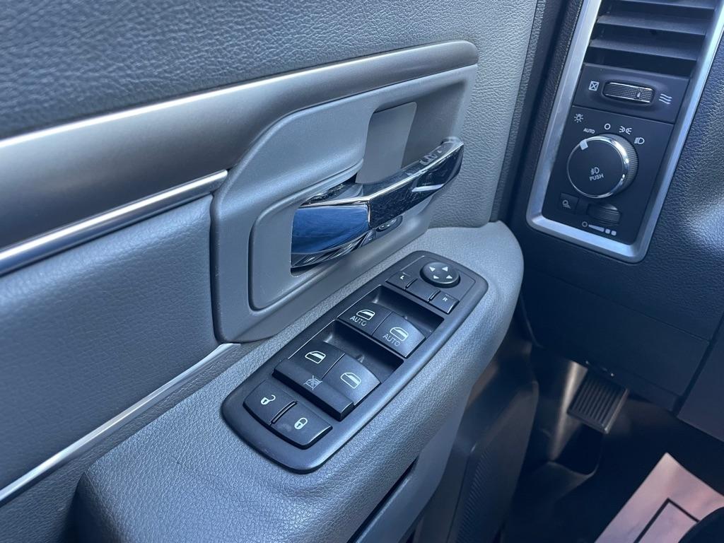 RAM 1500 SLT Quad Cab 4WD 2014