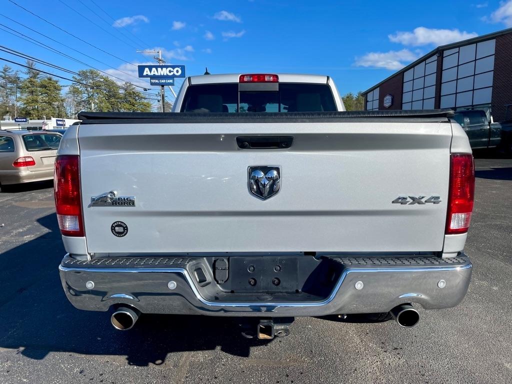 RAM 1500 SLT Quad Cab 4WD 2016