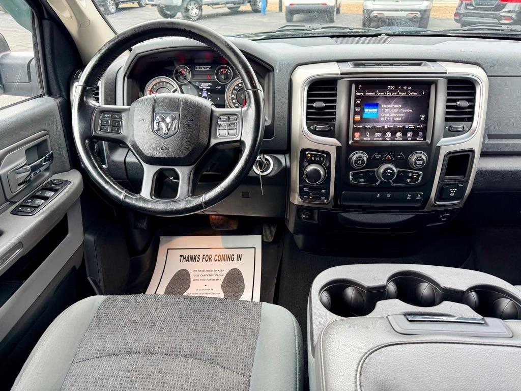 RAM 1500 SLT Quad Cab 4WD 2016