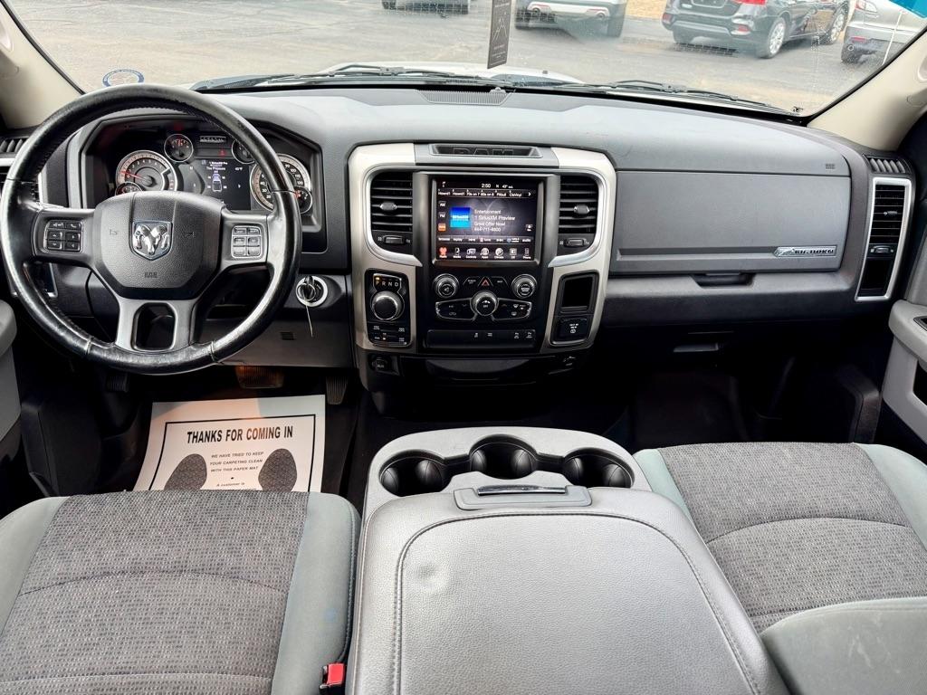 RAM 1500 SLT Quad Cab 4WD 2016