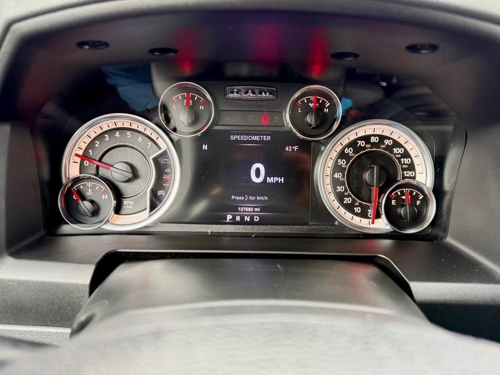 RAM 1500 SLT Quad Cab 4WD 2016