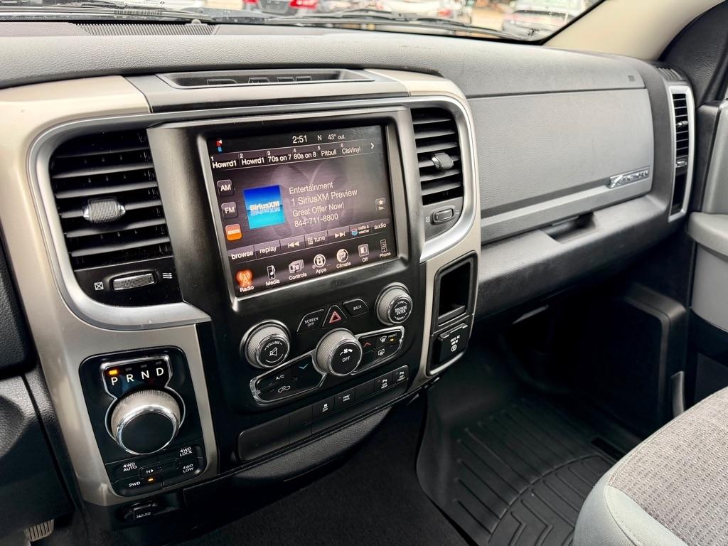 RAM 1500 SLT Quad Cab 4WD 2016