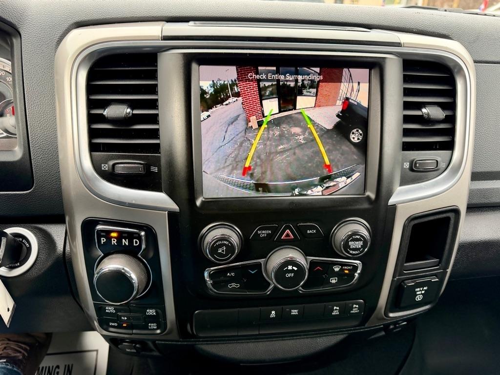 RAM 1500 SLT Quad Cab 4WD 2016