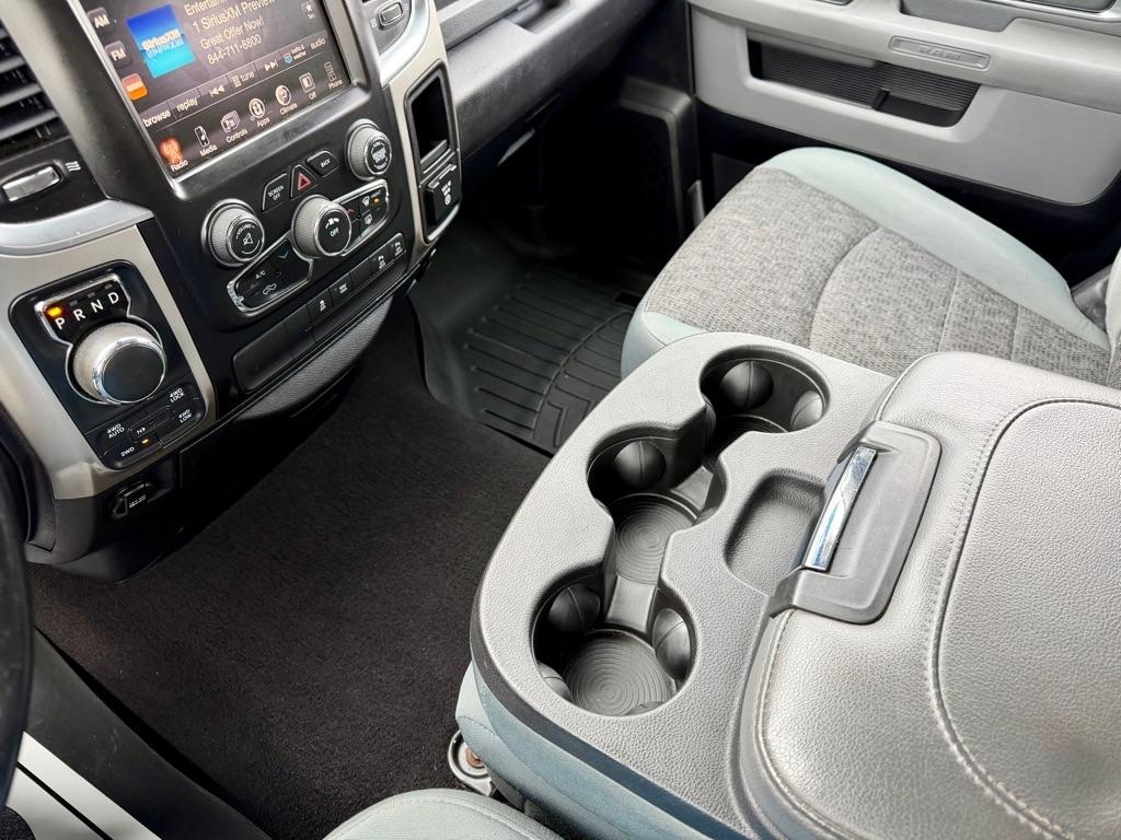 RAM 1500 SLT Quad Cab 4WD 2016