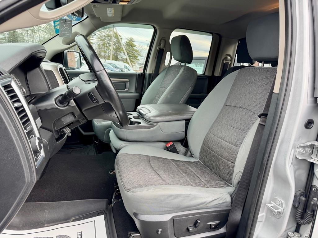 RAM 1500 SLT Quad Cab 4WD 2016