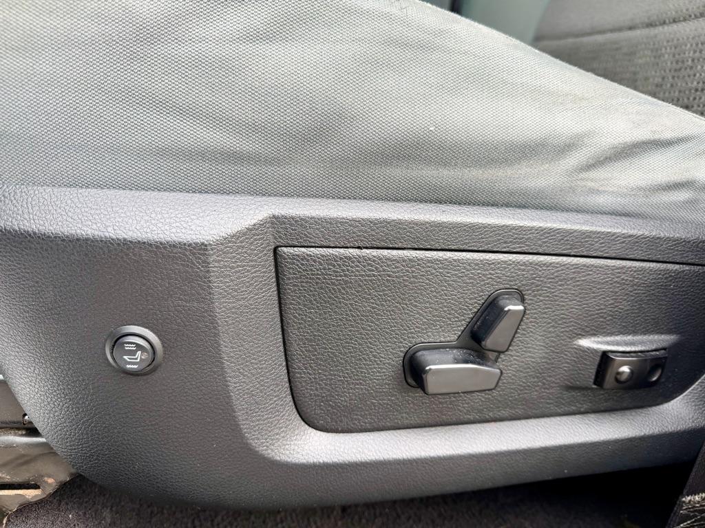 RAM 1500 SLT Quad Cab 4WD 2016