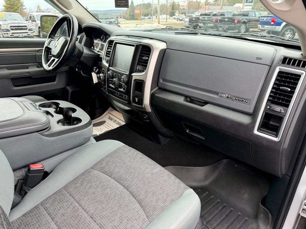 RAM 1500 SLT Quad Cab 4WD 2016