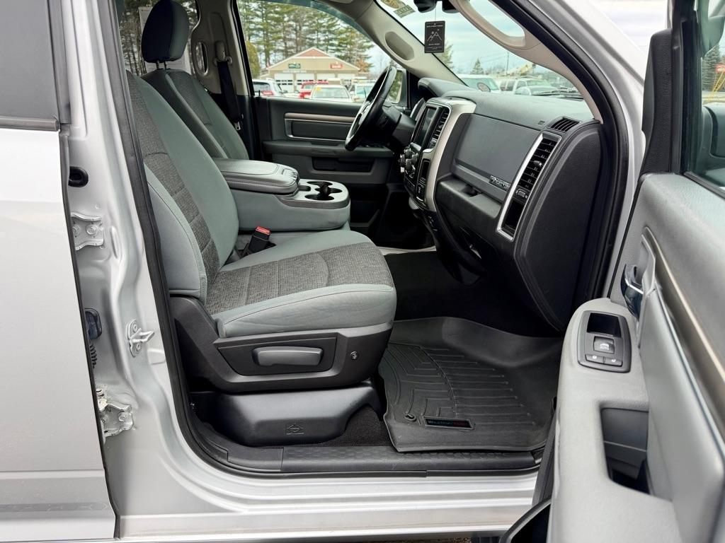 RAM 1500 SLT Quad Cab 4WD 2016