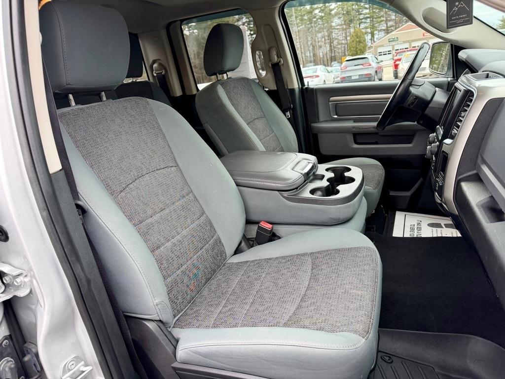 RAM 1500 SLT Quad Cab 4WD 2016