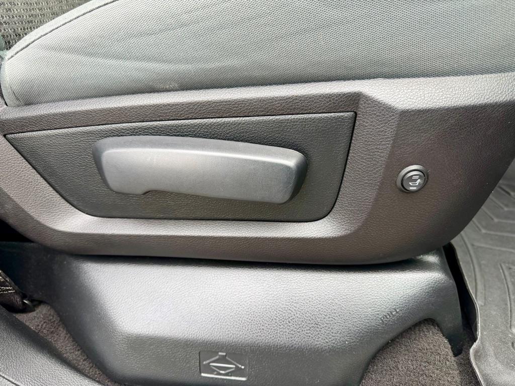 RAM 1500 SLT Quad Cab 4WD 2016