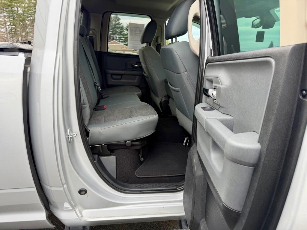 RAM 1500 SLT Quad Cab 4WD 2016