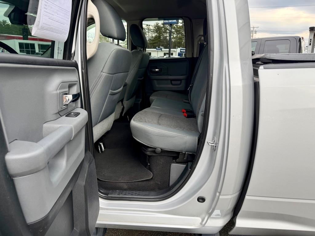 RAM 1500 SLT Quad Cab 4WD 2016