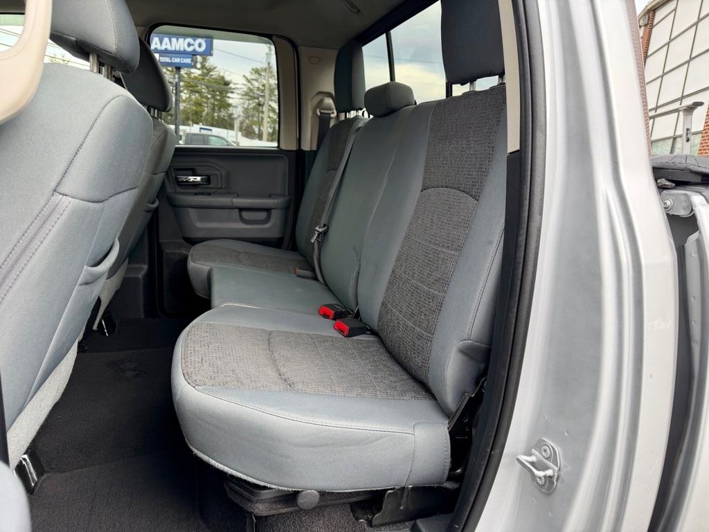 RAM 1500 SLT Quad Cab 4WD 2016