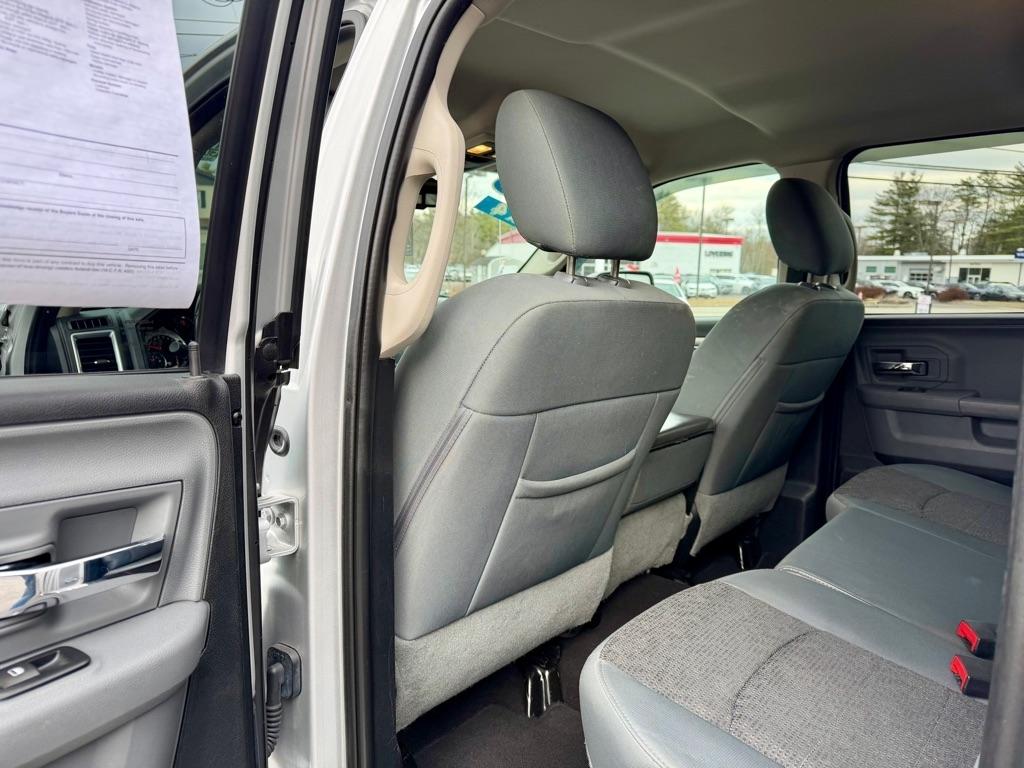 RAM 1500 SLT Quad Cab 4WD 2016