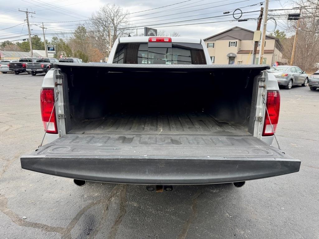 RAM 1500 SLT Quad Cab 4WD 2016