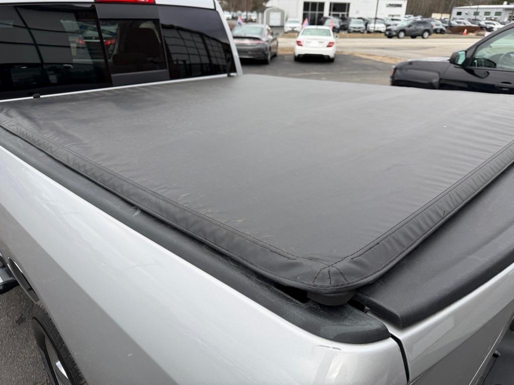 RAM 1500 SLT Quad Cab 4WD 2016