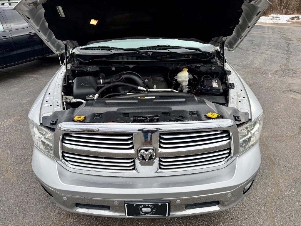 RAM 1500 SLT Quad Cab 4WD 2016