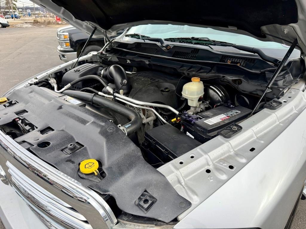 RAM 1500 SLT Quad Cab 4WD 2016