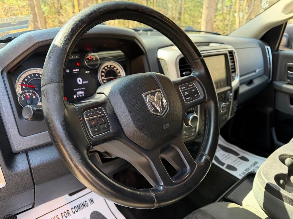 RAM 1500 SLT Crew Cab SWB 4WD 2017