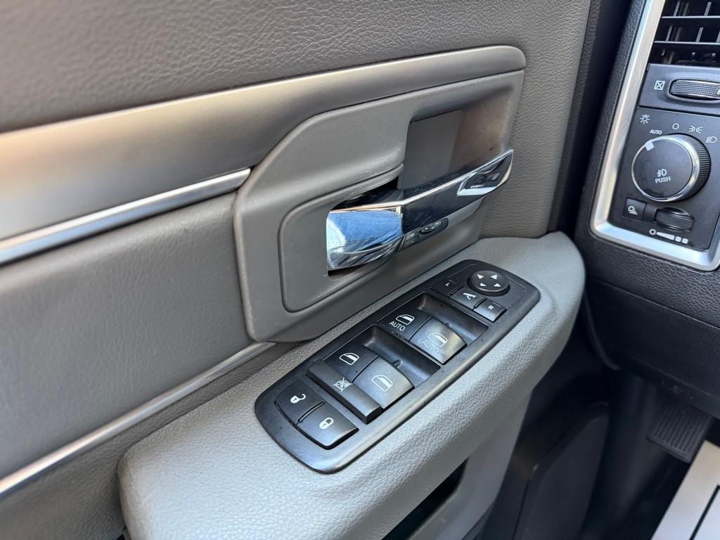 RAM 1500 SLT Crew Cab SWB 4WD 2017