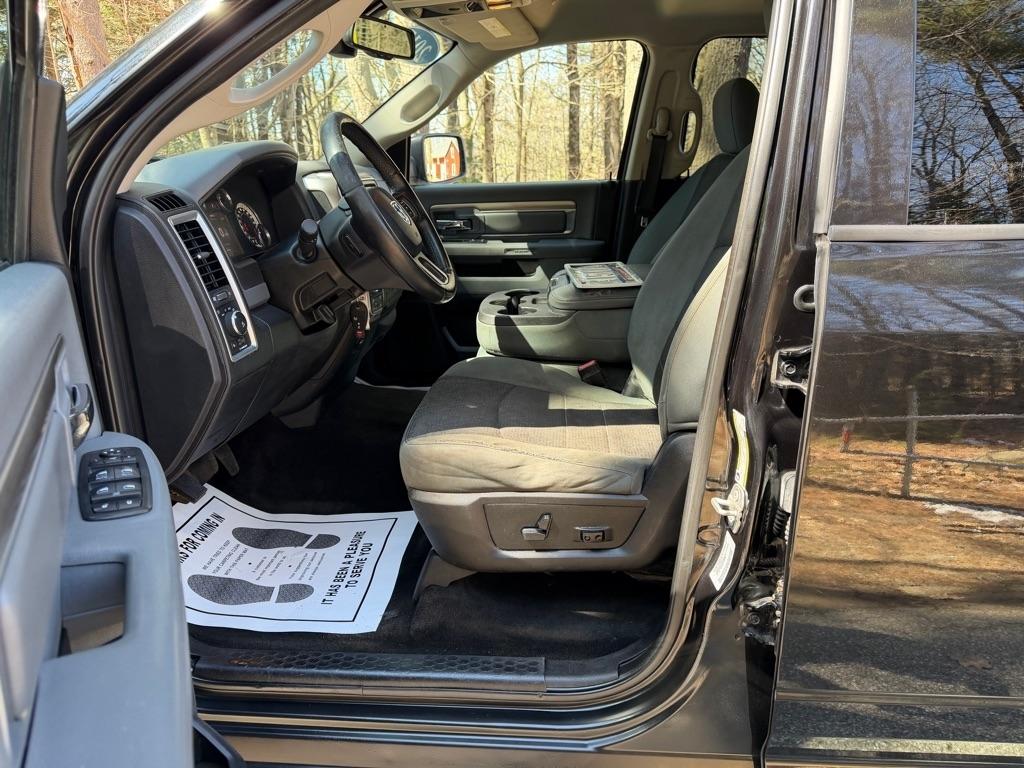 RAM 1500 SLT Crew Cab SWB 4WD 2017