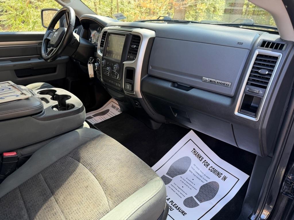 RAM 1500 SLT Crew Cab SWB 4WD 2017