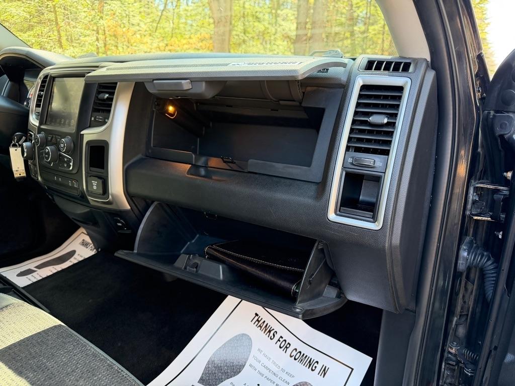 RAM 1500 SLT Crew Cab SWB 4WD 2017